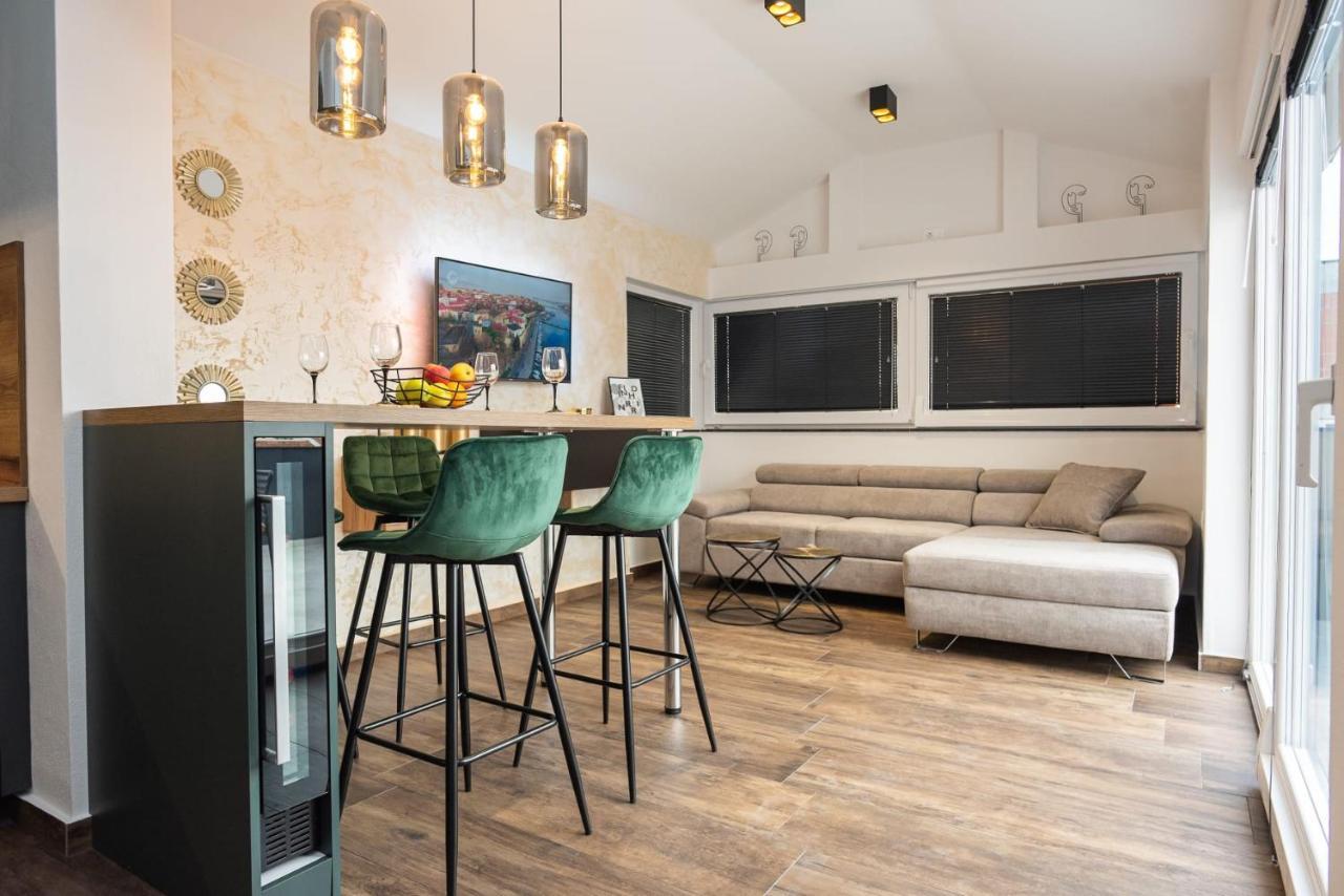 88 - Rooftop Jacuzzi & Terrace Apartman