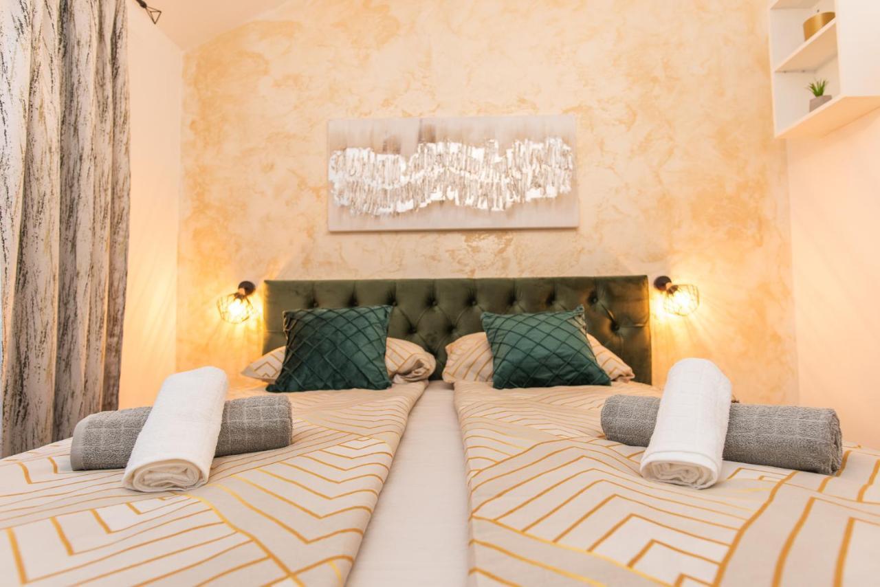 88 - Rooftop Jacuzzi & Terrace Apartman