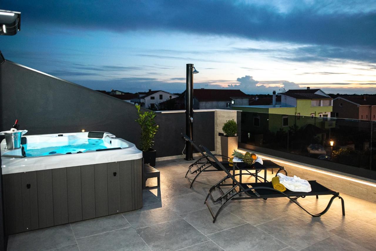 88 - Rooftop Jacuzzi & Terrace Apartment *
