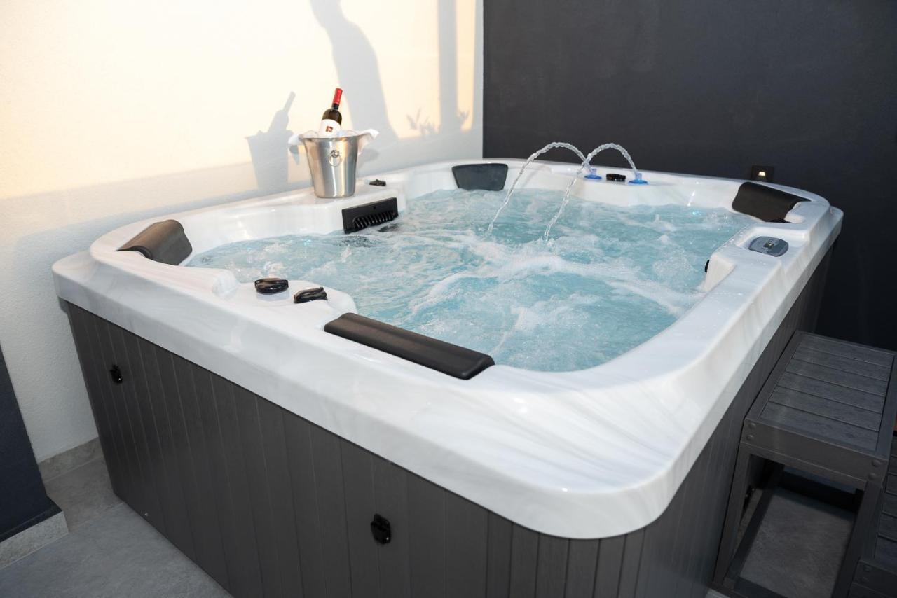 88 - Rooftop Jacuzzi & Terrace Apartment Zadar